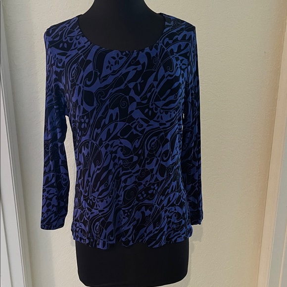 Elegant Women's Black and Blue Patterned Blouse - Picture 1 of 5